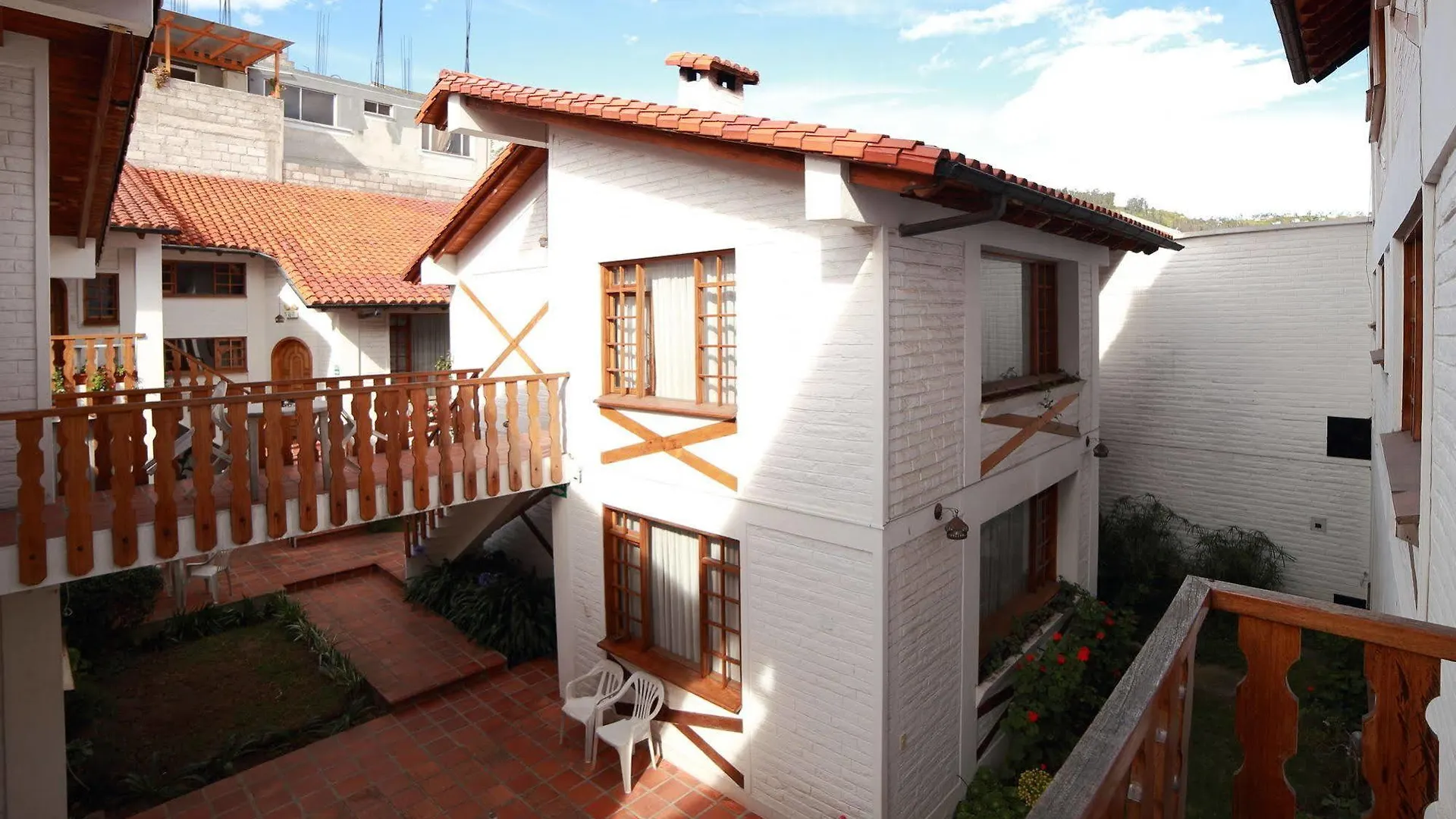 *** Aparthotel Apartamentos Los Quipus Quito Ecuador