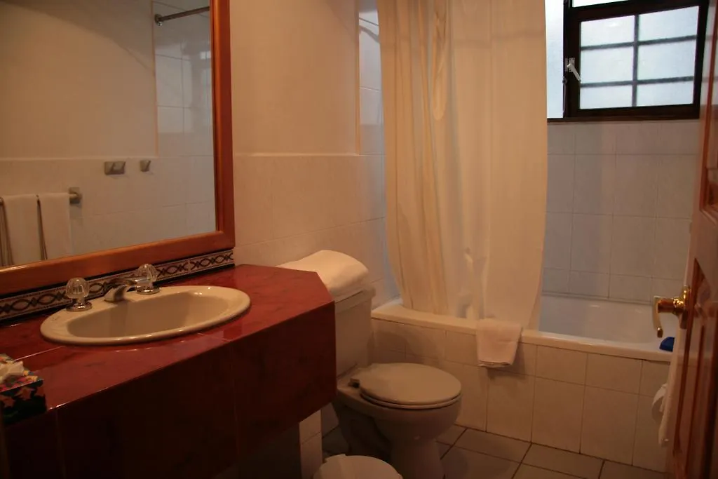 Apartamentos Los Quipus Quito 3*,  Ekvádor